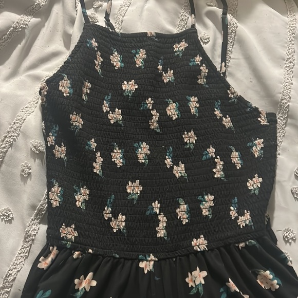 Women’s romper! - Picture 2 of 4